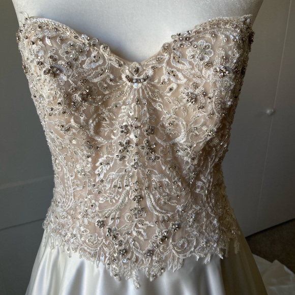 Unaltered Wedding Gown - Picture 2 of 8